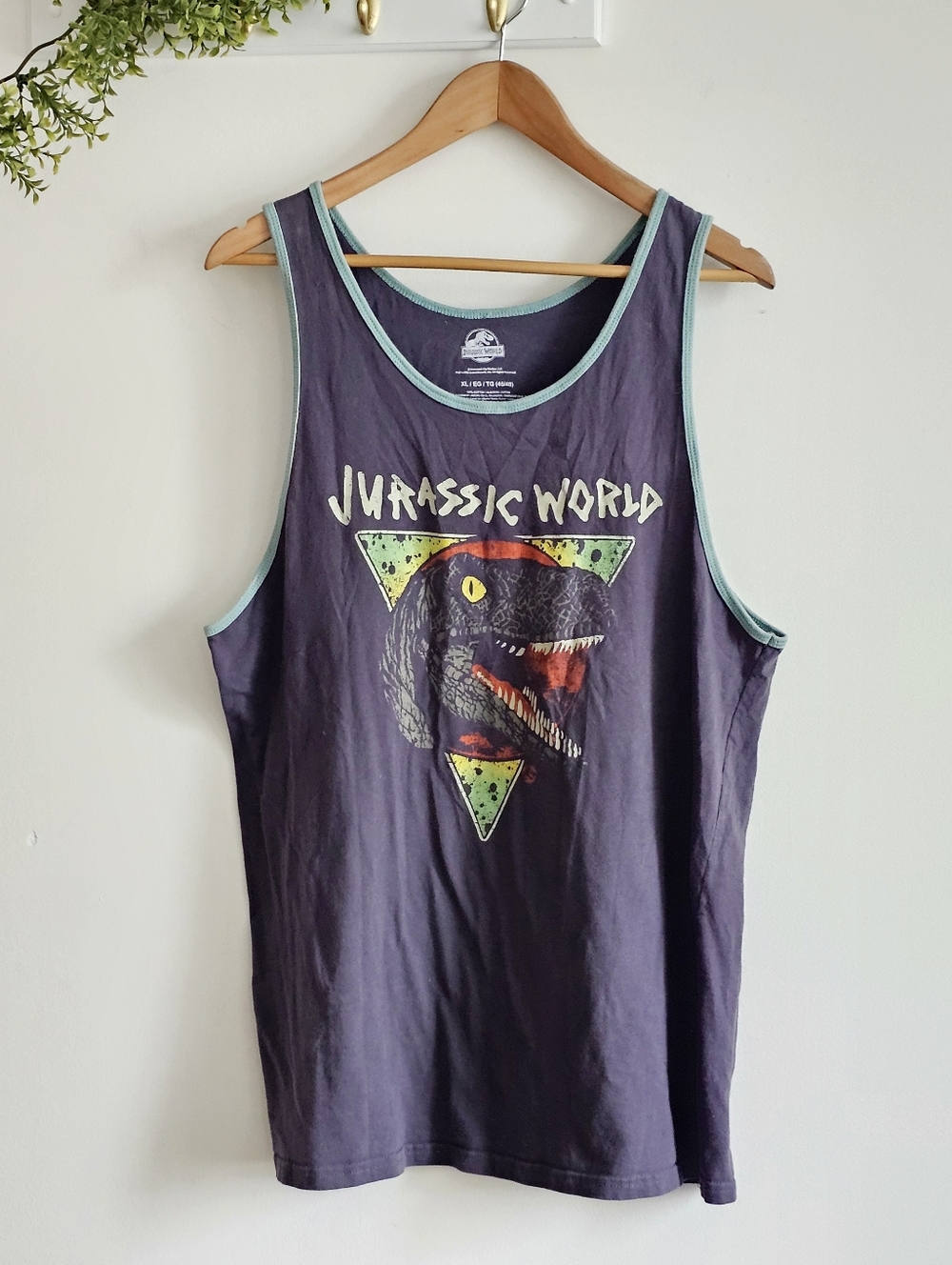 Jurassic World Tank Top XL Dinosaur Graphic Sleeveless Cotton Tee